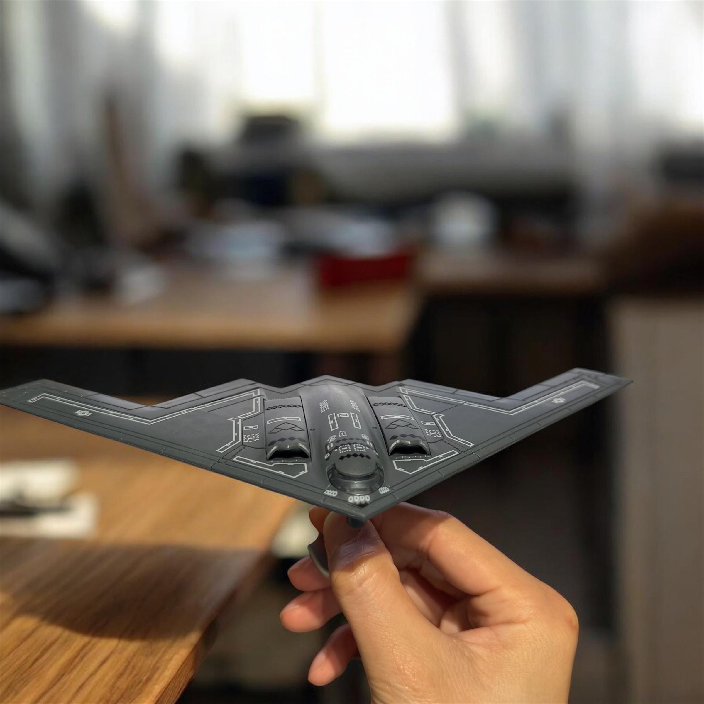 1:200 Scale B-2 Spirit Stealth Bomber Model Kit